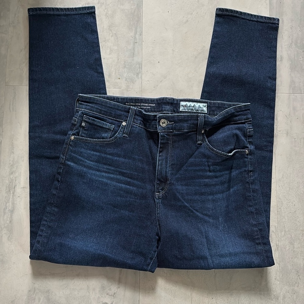 Anthropologie jeans blue dark wash
Slightly high waist Stevie ankle NWOT